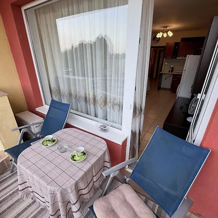 Emilia Sunny Gardens - Cozy Seaside Pool Apartment Slantschew brjag