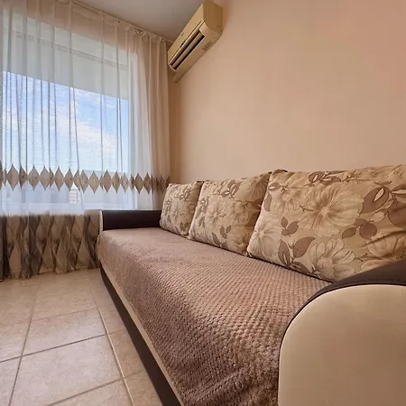 Apartment Emilia Sunny Gardens - Cozy Seaside Pool
