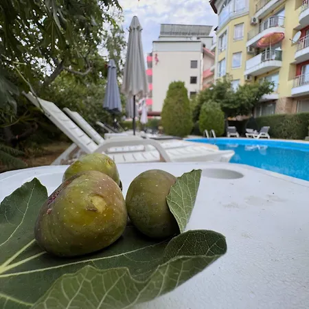 Apartment Emilia Sunny Gardens - Cozy Seaside Pool Slantschew brjag